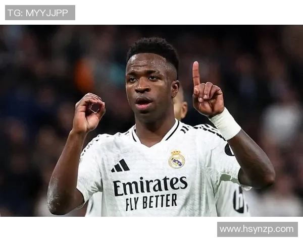 足球明星首次见到自己雕像感动落泪瞬间引发球迷热议与感慨 足球明星首次见到自己雕像感动落泪瞬间引发球迷热议与感慨